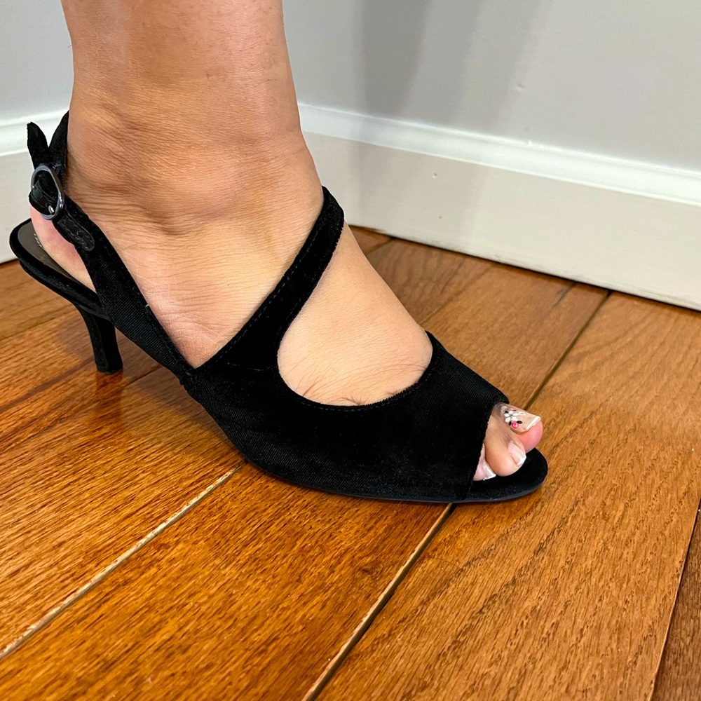 Bandolino Velvet Women Heels Size 8.5